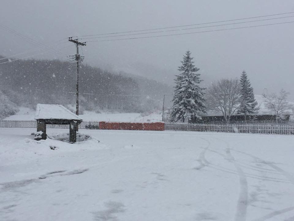 Χιονιάς στα ορεινά, καταιγίδες στην υπόλοιπη χώρα -Πού χτυπά η Ιοκάστη [εικόνες & βίντεο] | iefimerida.gr 1