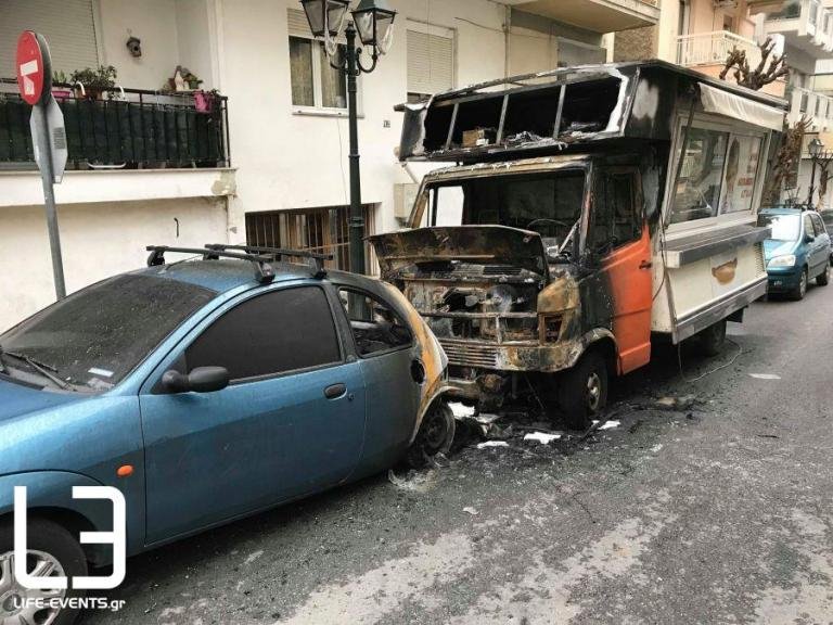 Λαμπάδιασε καντίνα στη Θεσσαλονίκη τα ξημερώματα -Μαζί κι ένα σταθμευμένο όχημα [εικόνες] | iefimerida.gr 0