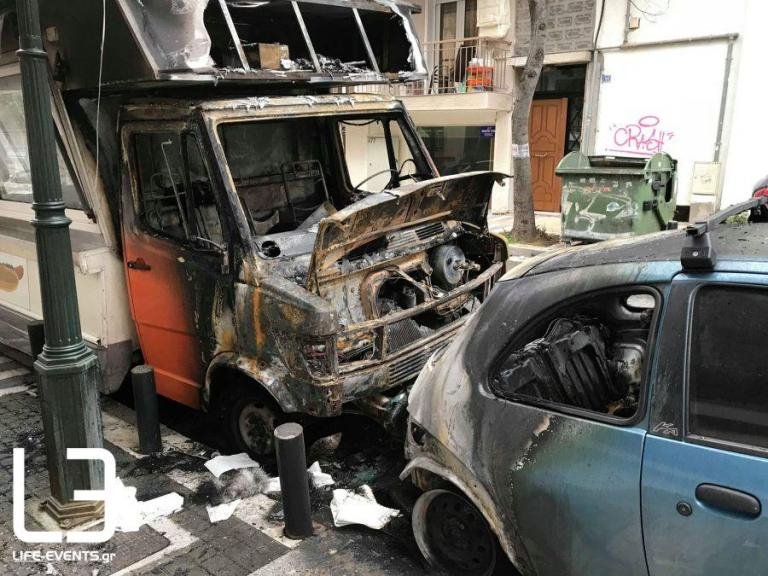 Λαμπάδιασε καντίνα στη Θεσσαλονίκη τα ξημερώματα -Μαζί κι ένα σταθμευμένο όχημα [εικόνες] | iefimerida.gr 2