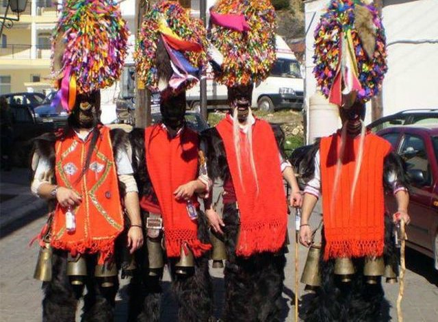 Τι απαγόρευε η αστυνομία τις Απόκριες του 1958 -Μάσκες, κομφετί, άσεμνα θεάματα [εικόνες] | iefimerida.gr 4