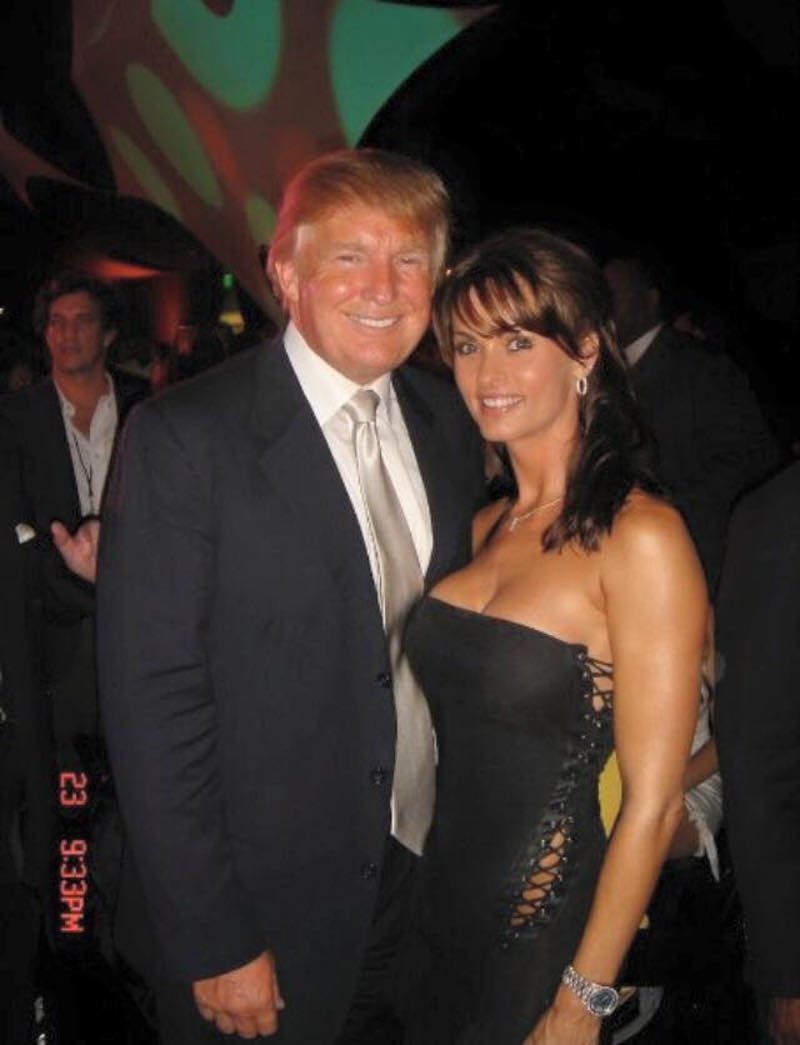 Πρώην «κουνελάκι» του Playboy αποκαλύπτει: Είχα 9 μήνες σχέση με τον έγγαμο Τραμπ [εικόνες] | iefimerida.gr 0