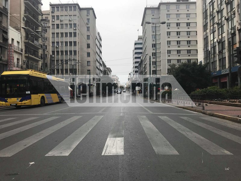 Αδειασαν οι δρόμοι -Σε ρυθμούς Καθαράς Δευτέρας η Αθήνα [εικόνες] | iefimerida.gr 9