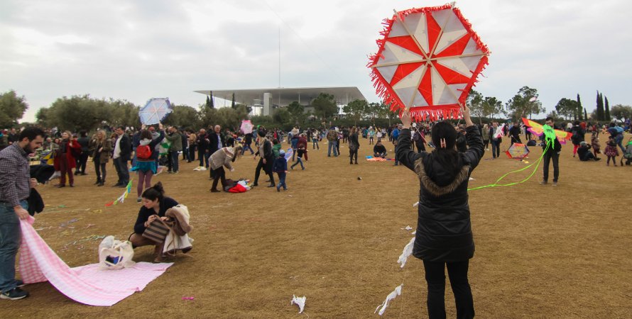 Κούλουμα στο Κέντρο Πολιτισμού Ιδρυμα Νιάρχος -Μωμόγεροι, Γενίτσαροι & Μπούλες [εικόνες] | iefimerida.gr 1