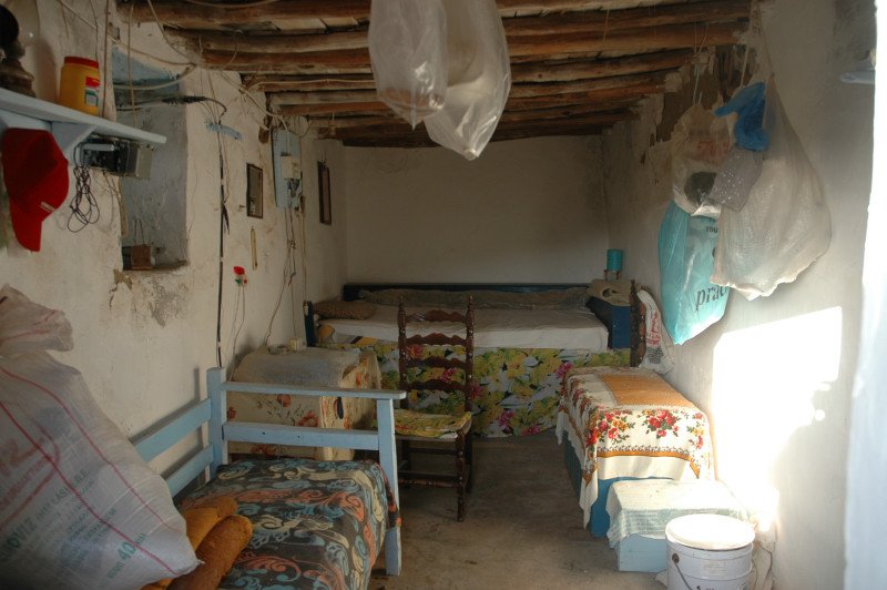 «Υιοθέτησαν» την ακριτική Κίναρο και μαζί τη μοναδική κάτοικό του! [εικόνες] | iefimerida.gr 3