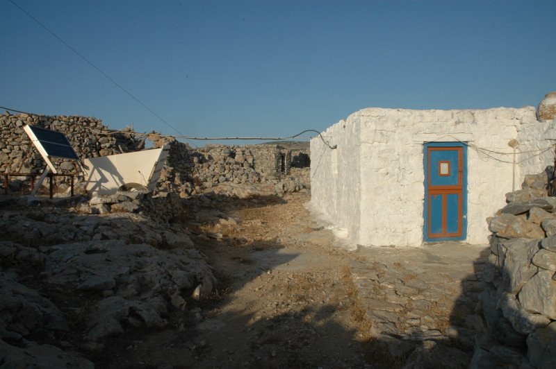 «Υιοθέτησαν» την ακριτική Κίναρο και μαζί τη μοναδική κάτοικό του! [εικόνες] | iefimerida.gr 4