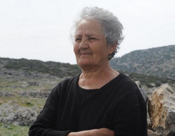 «Υιοθέτησαν» την ακριτική Κίναρο και μαζί τη μοναδική κάτοικό του! [εικόνες] | iefimerida.gr 1