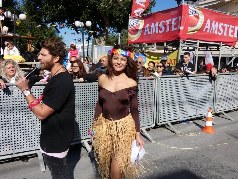 Η (λίγο παραπάνω από ό,τι ταίριαζε) σέξι εμφάνιση της Ειρήνης Κολλιδά στο χανιώτικο καρναβάλι [εικόνες] | iefimerida.gr 7