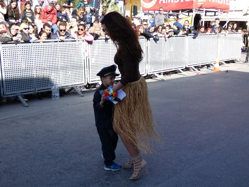 Η (λίγο παραπάνω από ό,τι ταίριαζε) σέξι εμφάνιση της Ειρήνης Κολλιδά στο χανιώτικο καρναβάλι [εικόνες] | iefimerida.gr 4