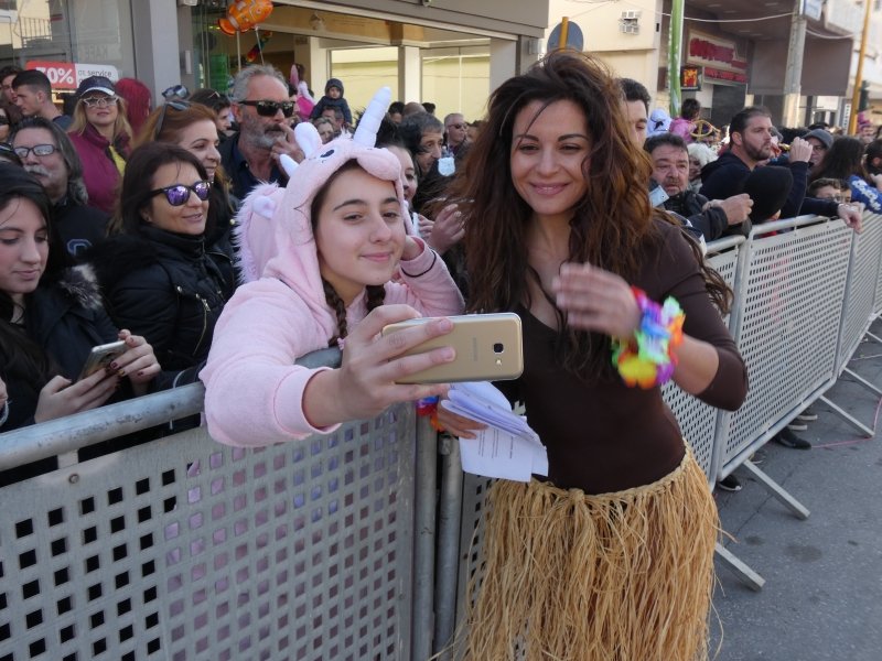 Η (λίγο παραπάνω από ό,τι ταίριαζε) σέξι εμφάνιση της Ειρήνης Κολλιδά στο χανιώτικο καρναβάλι [εικόνες] | iefimerida.gr 1