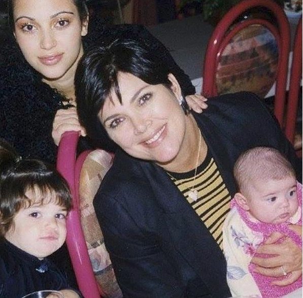 Αγνώριστη η Κρις Τζένερ - Με ξανθό πλατινέ μαλλί και γαλάζιους φακούς επαφής [εικόνα] | iefimerida.gr 1