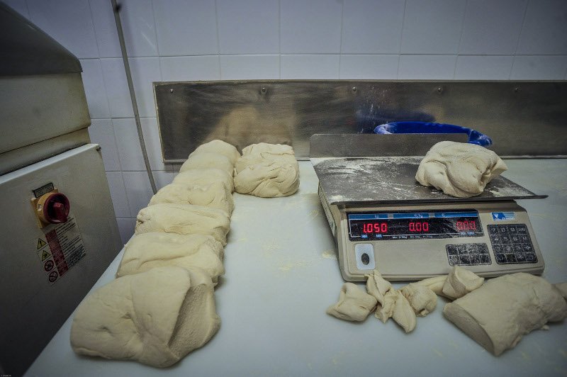 Η παρασκευή της παραδοσιακής λαγάνας σε δέκα βήματα [εικόνες] | iefimerida.gr 4