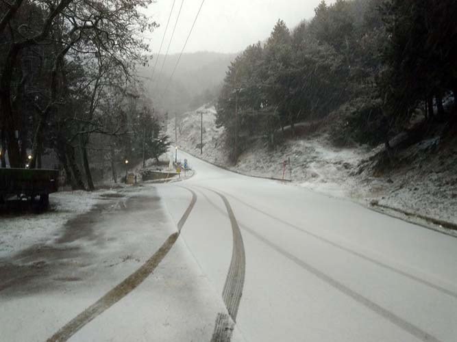 Αρχισε να χιονίζει στα ορεινά της Λάρισας [εικόνες] | iefimerida.gr 0
