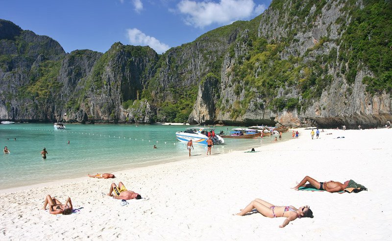 Κλείνει για τους τουρίστες ο πανέμορφος κόλπος που γυρίστηκε η ταινία «The Beach» [εικόνες & βίντεο] | iefimerida.gr 1