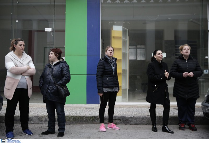 Πήγαν στο σχολείο με τις αδέσποτες σφαίρες στα χέρια -Διαμαρτυρία σε δημοτικό στο Μενίδι [εικόνες] | iefimerida.gr 3