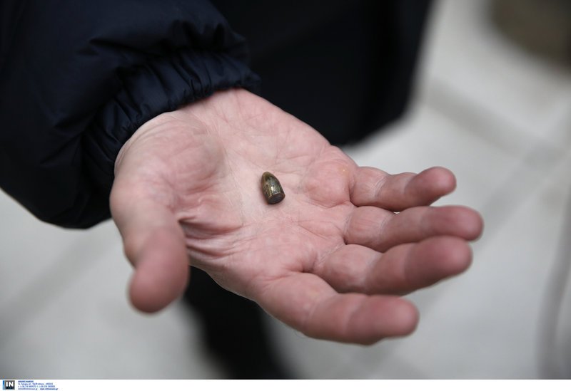 Πήγαν στο σχολείο με τις αδέσποτες σφαίρες στα χέρια -Διαμαρτυρία σε δημοτικό στο Μενίδι [εικόνες] | iefimerida.gr 0