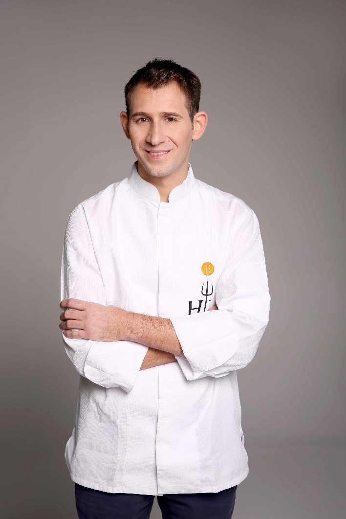 Hell’s Kitchen: Αυτοί θα είναι οι δύο βοηθοί του Εκτορα Μποτρίνι | iefimerida.gr 0