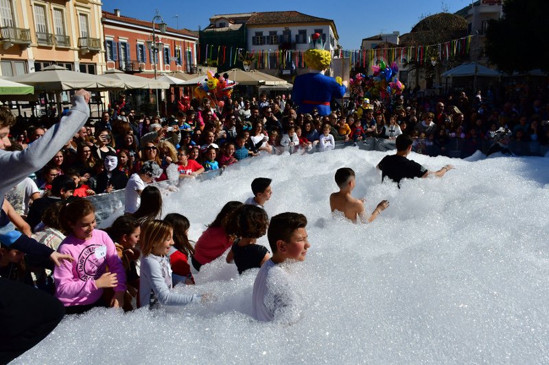 Απόκριες στο Ναύπλιο: Γιαουρτομαχίες, τσουβαλοδρομίες και κυνήγι χαμένου θησαυρού [εικόνες & βίντεο] | iefimerida.gr 2