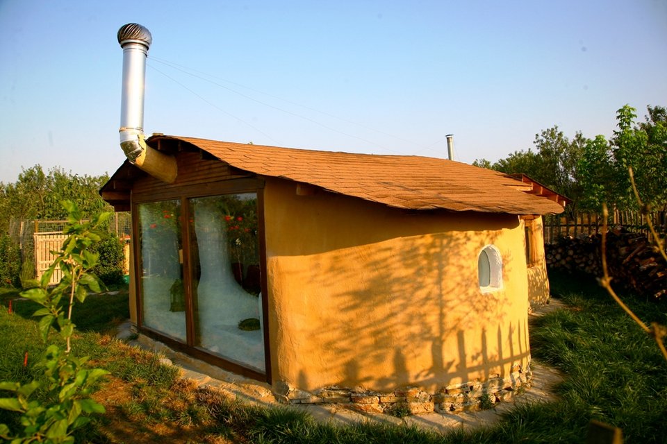 Cob: Δυο Λαρισαίοι φτιάχνουν (κανονικά) σπίτια από άχυρο και πηλό, από 1.500 ευρώ [εικόνες] | iefimerida.gr 20