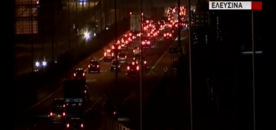 Επιστροφή-μαρτύριο: Ουρές 20 χιλιομέτρων στην Αθηνών-Κορίνθου! [βίντεο] | iefimerida.gr 2