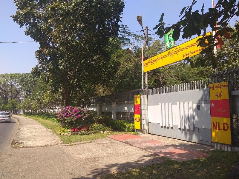 Μιανμάρ: Αγνωστοι έριξαν μολότοφ στο σπίτι της Αούνγκ Σαν Σου Κι [εικόνες] | iefimerida.gr 6