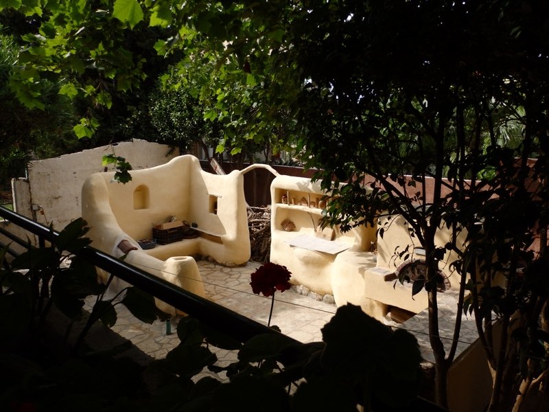 Cob: Δυο Λαρισαίοι φτιάχνουν (κανονικά) σπίτια από άχυρο και πηλό, από 1.500 ευρώ [εικόνες] | iefimerida.gr 13