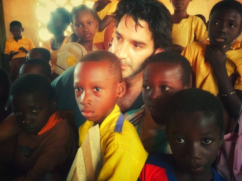 Ο Χριστόφορος Παπακαλιάτης διηγείται τις συγκλονιστικές του εμπειρίες από την Γκάνα [εικόνες] | iefimerida.gr 1