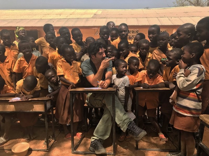 Ο Χριστόφορος Παπακαλιάτης διηγείται τις συγκλονιστικές του εμπειρίες από την Γκάνα [εικόνες] | iefimerida.gr 4