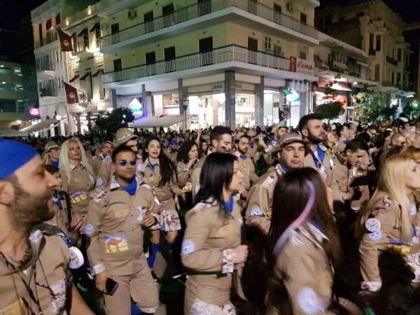 Πατρινό καρναβάλι: Ενα μεγάλο πάρτι στους δρόμους με τη νυχτερινή ποδαράτη [εικόνες & βίντεο] | iefimerida.gr 0