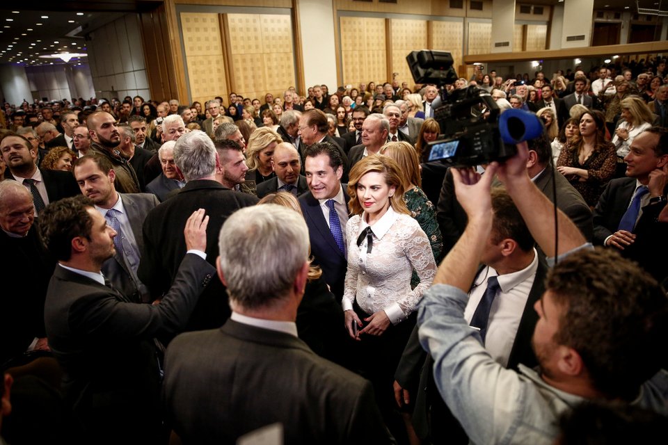 Η κοσμοσυρροή στην κοπή πίτας του Αδωνι Γεωργιάδη [εικόνες] | iefimerida.gr 3