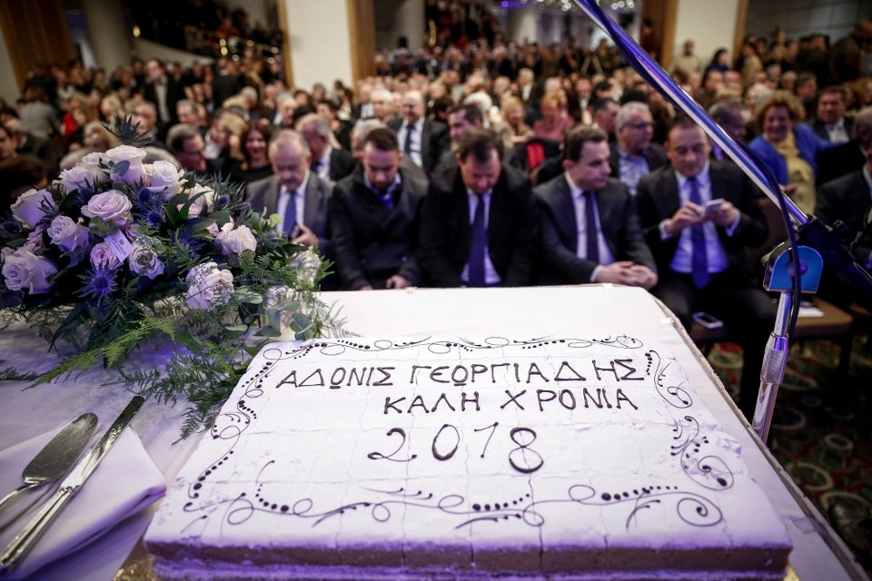 Η κοσμοσυρροή στην κοπή πίτας του Αδωνι Γεωργιάδη [εικόνες] | iefimerida.gr 4