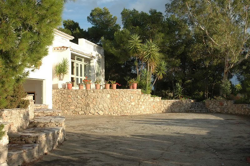 Πουλήθηκε η βίλα του Σταύρου Ψυχάρη στο Πόρτο Χέλι -Για 11,75 εκατ. ευρώ | iefimerida.gr 1