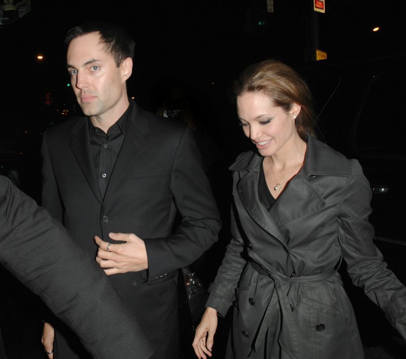 Το φιλί που σόκαρε τα Οσκαρ -Οταν η Τζολί άρχισε τα φιλιά στο στόμα στον αδελφό της [εικόνες] | iefimerida.gr 3