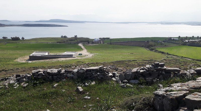 Το σπίτι «αγκαλιά» στην Πάρο -Με θέα το απέραντο γαλάζιο [εικόνες] | iefimerida.gr 5