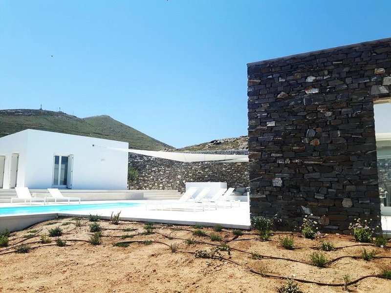 Το σπίτι «αγκαλιά» στην Πάρο -Με θέα το απέραντο γαλάζιο [εικόνες] | iefimerida.gr 1