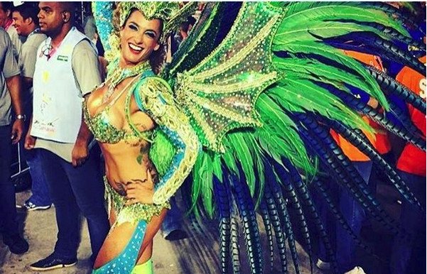 Βρετανή εκτοπίζει για πρώτη φορά τις Βραζιλιάνες και γίνεται η βασίλισσα στο Ρίο [εικόνες & βίντεο]] | iefimerida.gr 3