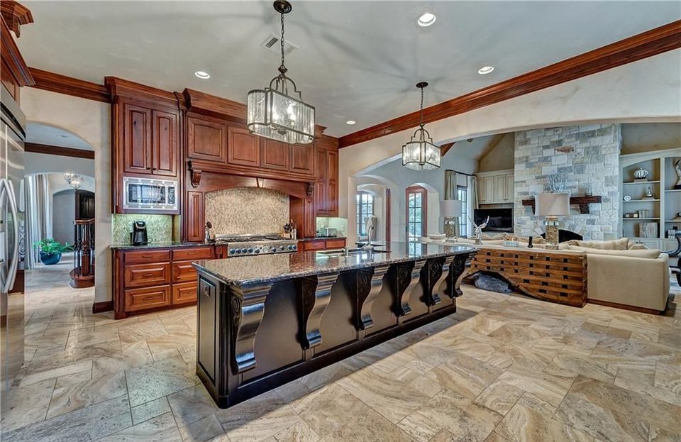 Το ονειρεμένο χρωματιστό σπίτι σε αγρόκτημα της Σελένα Γκόμεζ [εικόνες] | iefimerida.gr 3