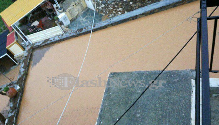  Πρωτοφανής βροχόπτωση στα Σφακιά της Κρήτης: Πλημμύρισαν σπίτια και έκλεισαν δρόμοι [εικόνες] | iefimerida.gr 1