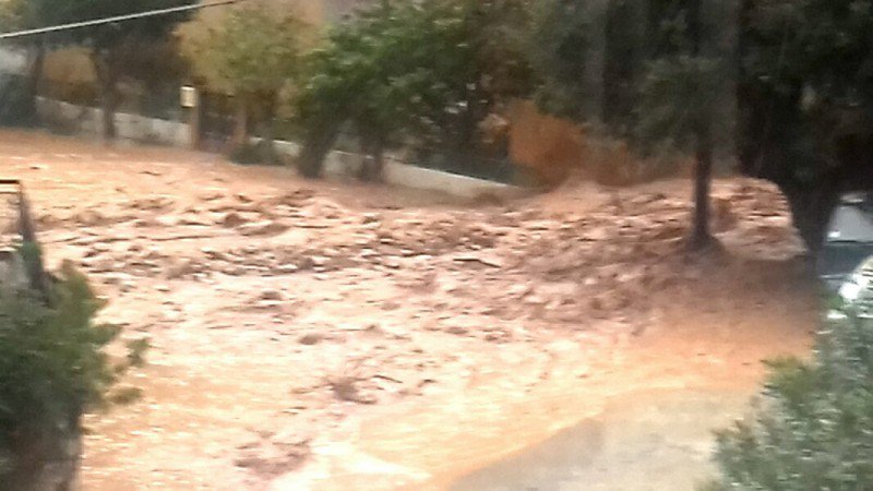  Πρωτοφανής βροχόπτωση στα Σφακιά της Κρήτης: Πλημμύρισαν σπίτια και έκλεισαν δρόμοι [εικόνες] | iefimerida.gr 2