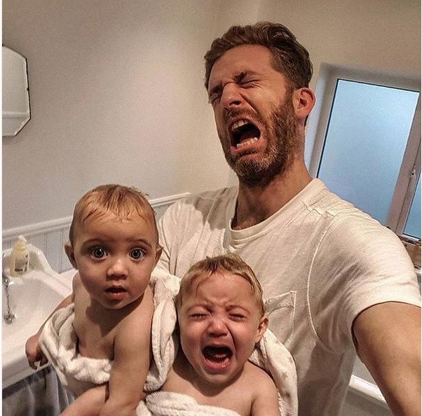 Πώς είναι η ζωή ενός πατέρα με 4 κόρες -Viral οι αναρτήσεις ενός κουρασμένου γονιού [εικόνες]   | iefimerida.gr 2