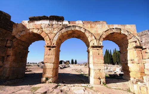«Οι Πύλες της Κολάσεως»: Γιατί πεθαίνουν όσοι πλησιάζουν σε αυτό το μνημείο της Τουρκίας | iefimerida.gr 1