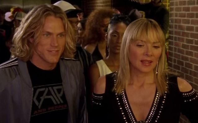 Ο σέξι άνδρας του Sex and the City «πυροβολεί» και εκείνος τη «Σαμάνθα» [εικόνες] | iefimerida.gr 0