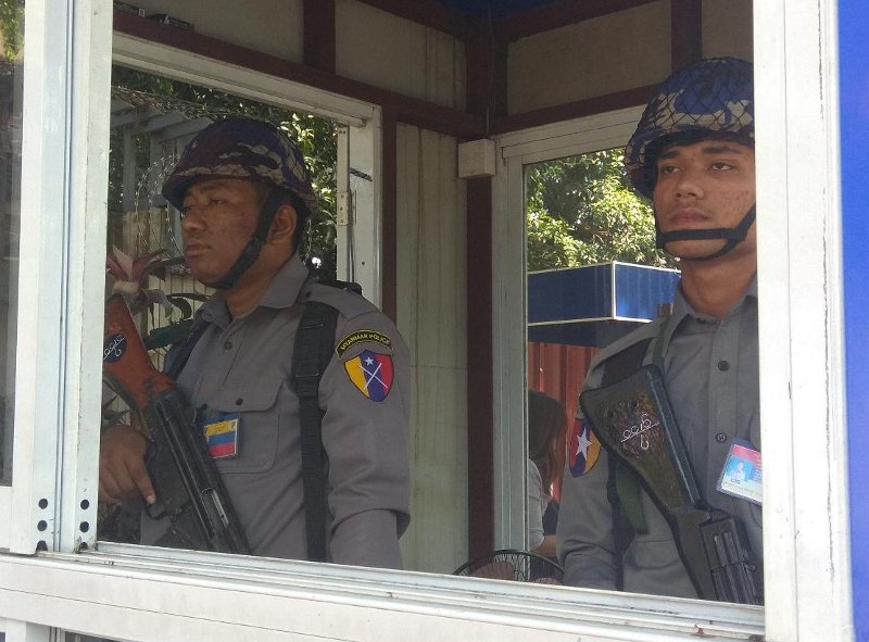 Μιανμάρ: Αγνωστοι έριξαν μολότοφ στο σπίτι της Αούνγκ Σαν Σου Κι [εικόνες] | iefimerida.gr 5