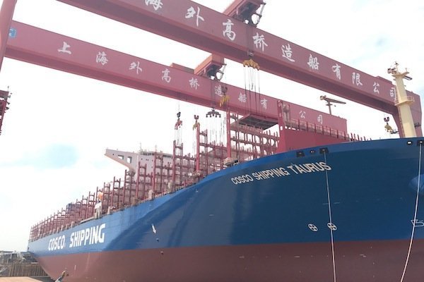 Στο λιμάνι του Πειραιά το πλοίο-γίγας China Cosco Taurus [εικόνες] | iefimerida.gr 3