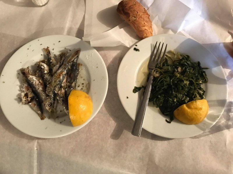 Δίπορτο: Η ιστορική, υπόγεια ταβέρνα σε εγκαταλελειμμένο σπίτι του κέντρου, που αποθεώνουν youtubers από όλο τον κόσμο [βίντεο] | iefimerida.gr 0