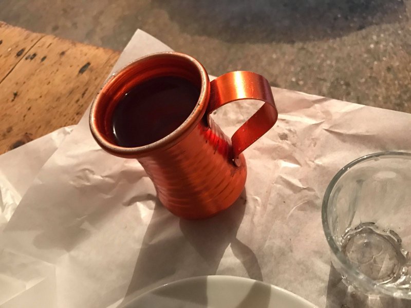 Δίπορτο: Η ιστορική, υπόγεια ταβέρνα σε εγκαταλελειμμένο σπίτι του κέντρου, που αποθεώνουν youtubers από όλο τον κόσμο [βίντεο] | iefimerida.gr 7