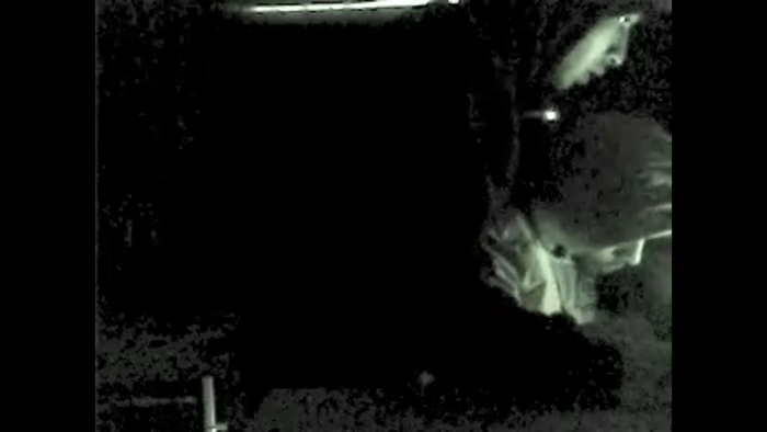 Φωτογραφίες-ντοκουμέντα: Η στιγμή που οι «διαρρήκτες των θεάτρων» ανοίγουν το ταμείο θεατρικής σκηνής [εικόνες] | iefimerida.gr 0