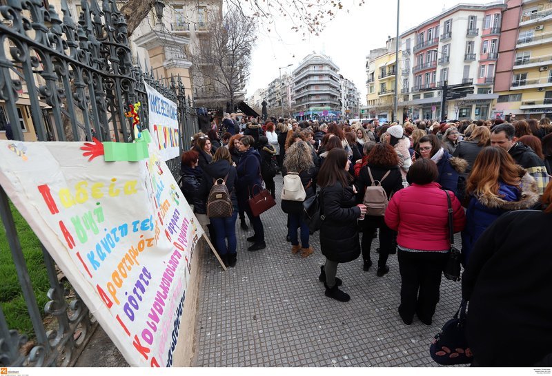 Θεσσαλονίκη: Διαμαρτυρία δημάρχων και εργαζομένων σε παιδικούς σταθμούς, έξω από το ΥΜΑ-Θ [εικόνες] | iefimerida.gr 5