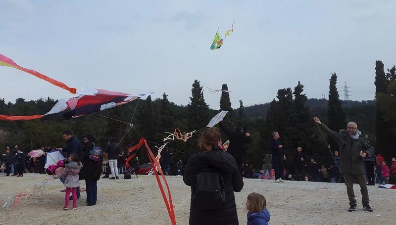 Με χαρταετούς, φασολάδα και ζουρνάδες γιόρτασαν τα Κούλουμα οι Θεσσαλονικείς [εικόνες & βίντεο] | iefimerida.gr 4