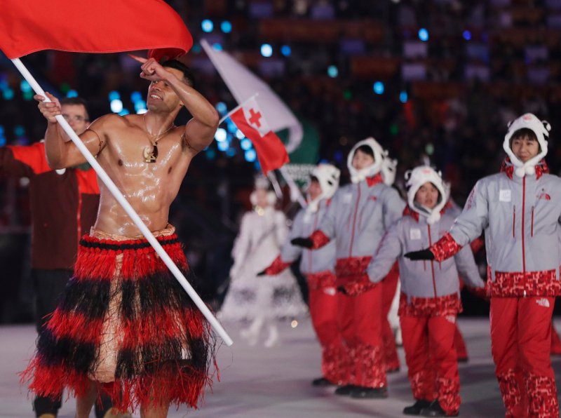 Μύθος! Ημίγυμνος στους -2 βαθμούς, ο «λαδωμένος» σημαιοφόρος της Τόνγκα πήγε και στους Χειμερινούς Ολυμπιακούς [βίντεο] | iefimerida.gr 4