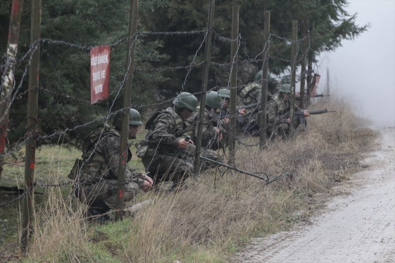 Μεγάλης κλίμακας άσκηση της Τουρκίας στον Εβρο [εικόνες & βίντεο] | iefimerida.gr 11